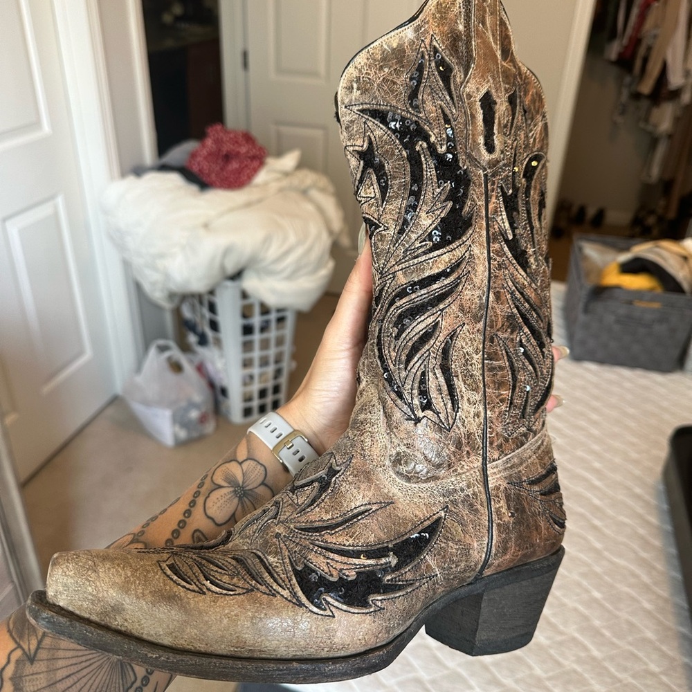 Corral Bronze with Black sequin inlay